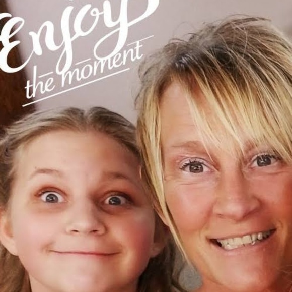 Meet your Posher, Heather - Picture 2 of 2